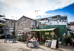 Encourage venue owners to adopt a film-friendly policy