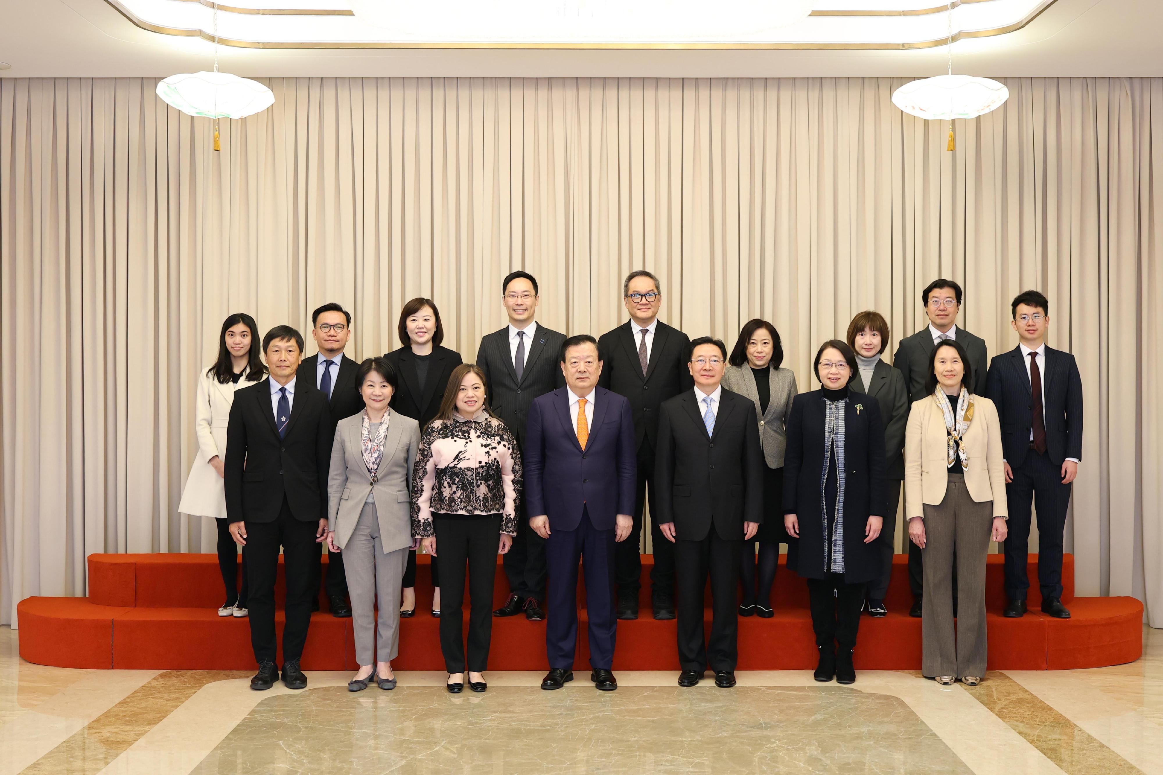 The Secretary for Culture, Sports and Tourism, Miss Rosanna Law, commenced her visit to Beijing today (April 2). Miss Law (front row, third left) briefed the the Director of the Hong Kong and Macao Work Office of the Communist Party of China Central Committee and the Hong Kong and Macao Affairs Office of the State Council (HKMAO), Mr Xia Baolong (front row, centre), on the major work in the last four months and future plans of the Culture, Sports and Tourism Bureau and expressed sincere gratitude to Mr Xia and the HKMAO for their guidance and unwavering support.