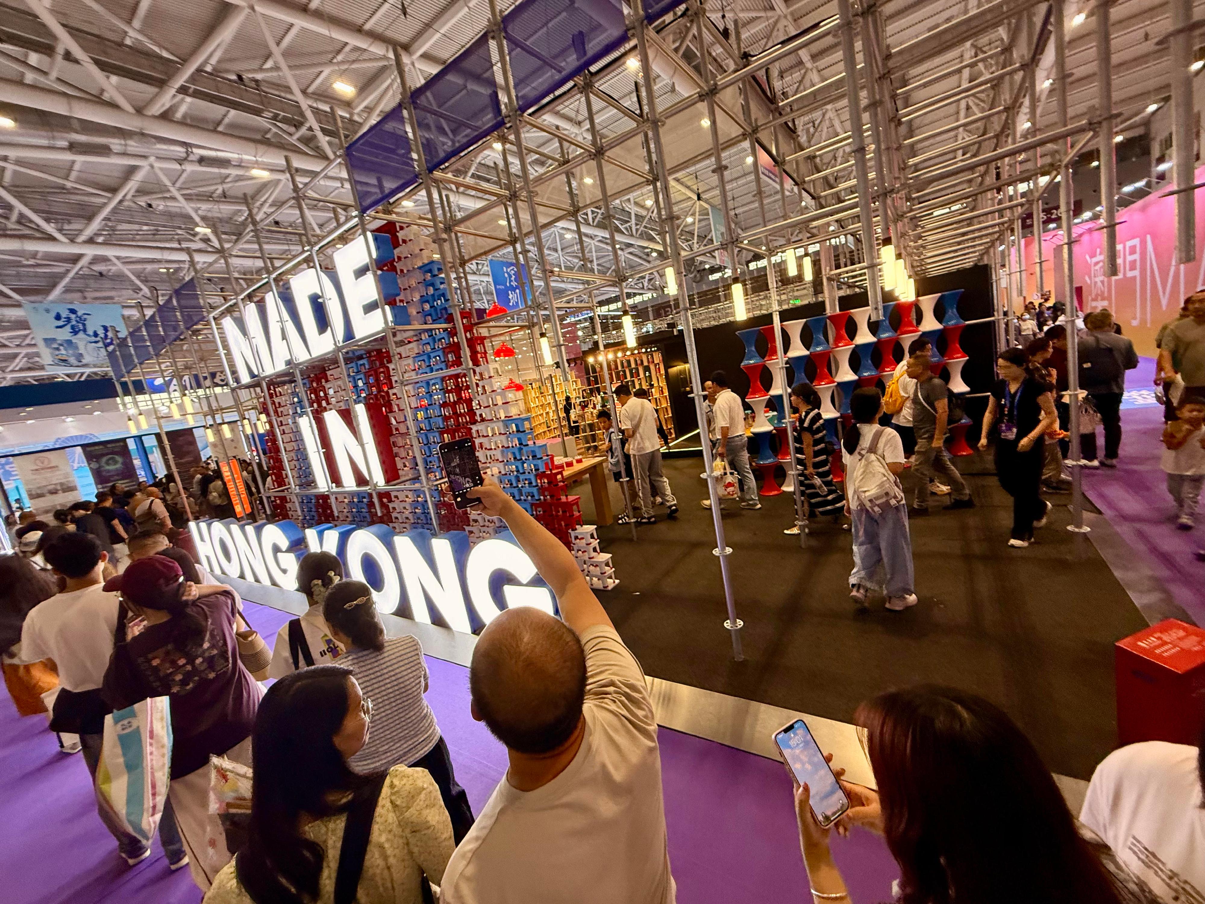 The Cultural and Creative Industries Development Agency under the Culture, Sports and Tourism Bureau led an industry delegation to participate in the 21st China (Shenzhen) International Cultural Industries Fair and sponsored the industry to set up a Hong Kong Pavilion themed 
